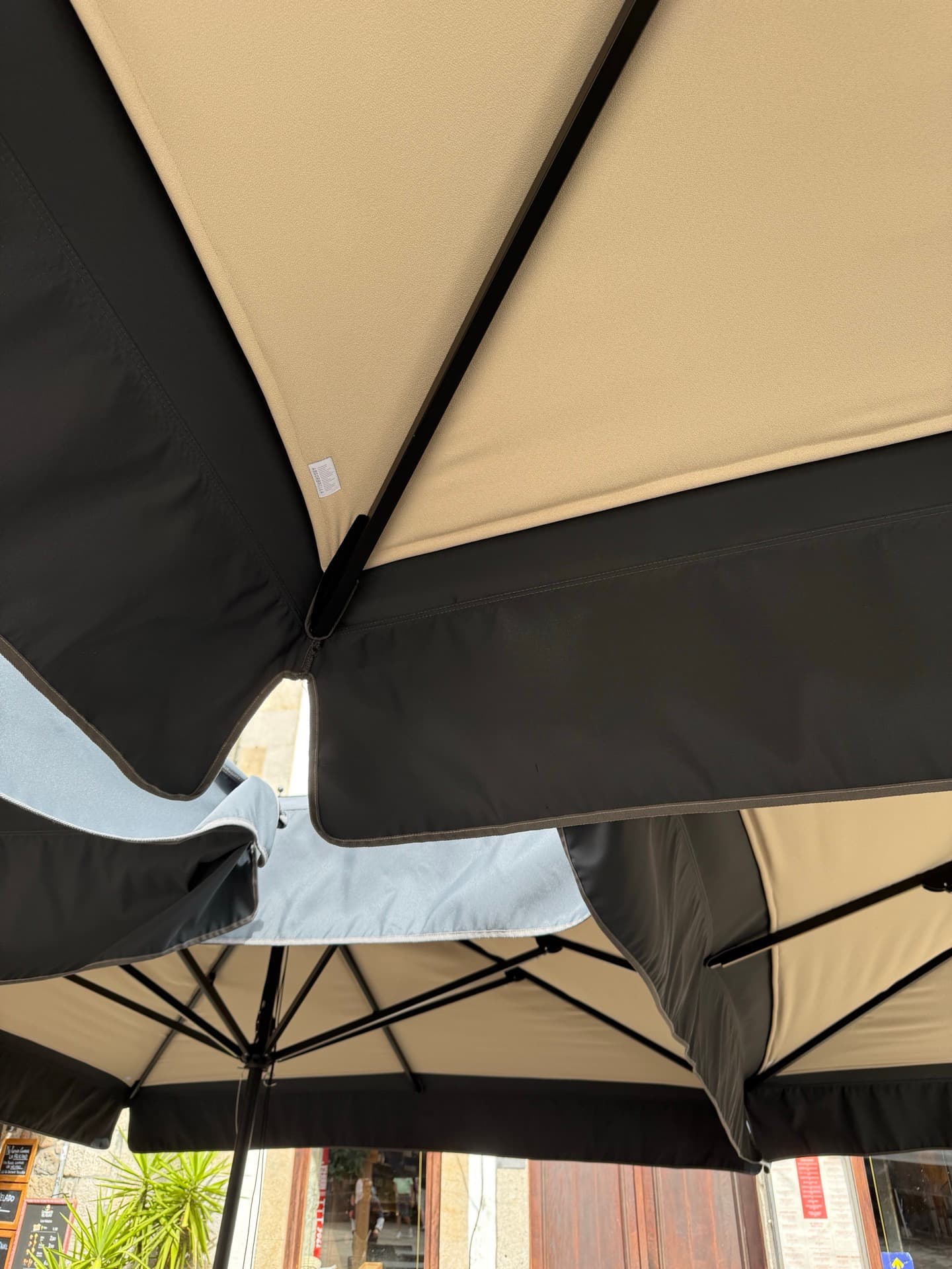 ABSORBRELLA en La Central, Vigo