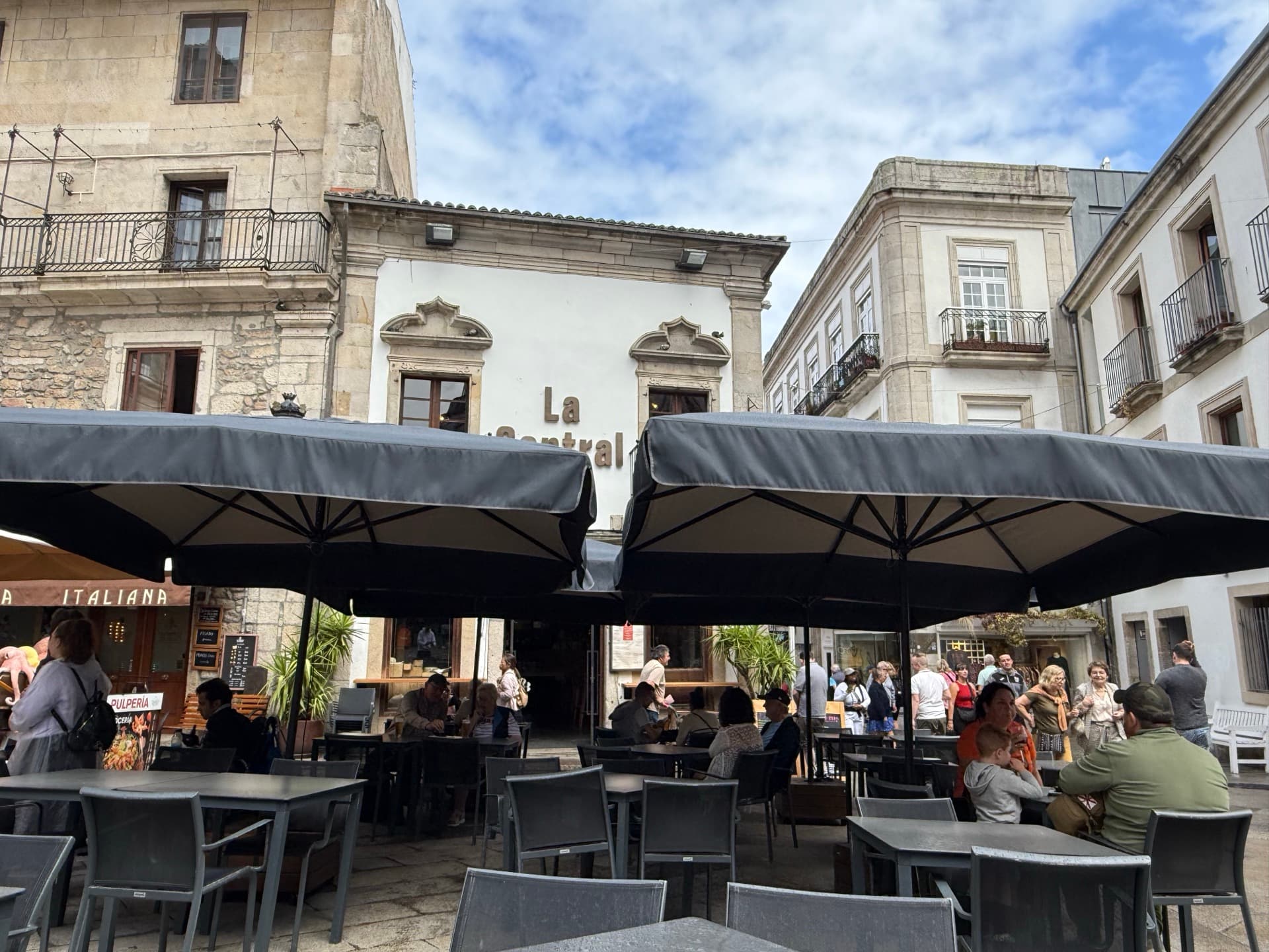 ABSORBRELLA en La Central, Vigo
